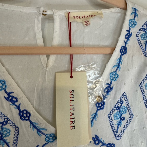 Solitaire NWT White Embroidered 3/4!Sleeve Top - Picture 2 of 6